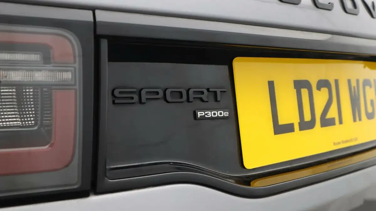 2021-land-rover-discovery-sport-15-p300e-r-dynamic-hse-big-20