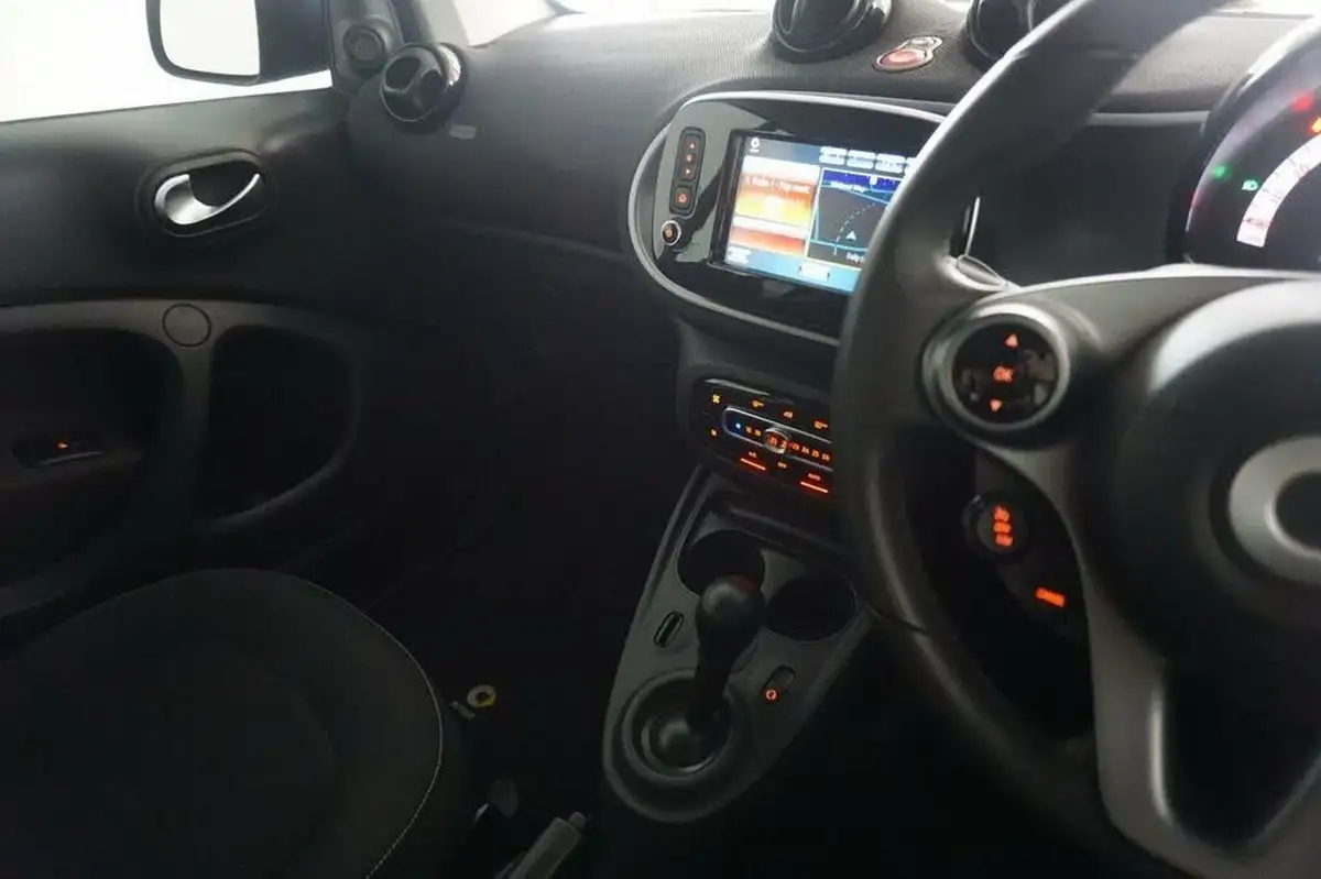 2016-smart-fortwo-10-passion-70bhp-premiumss-coupe-twinamic-big-18