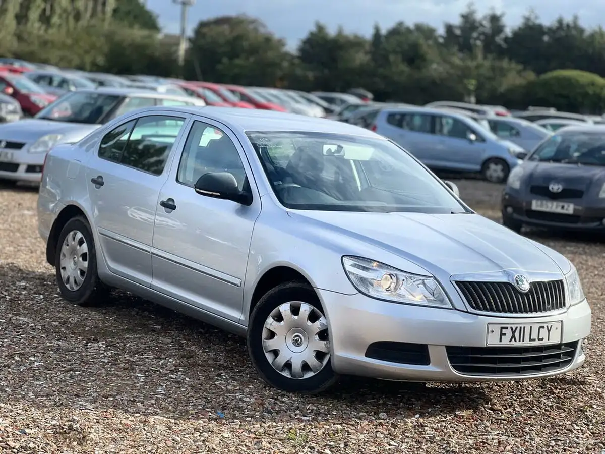 2011-skoda-octavia-14-122bhp-s-hatchback-big-3