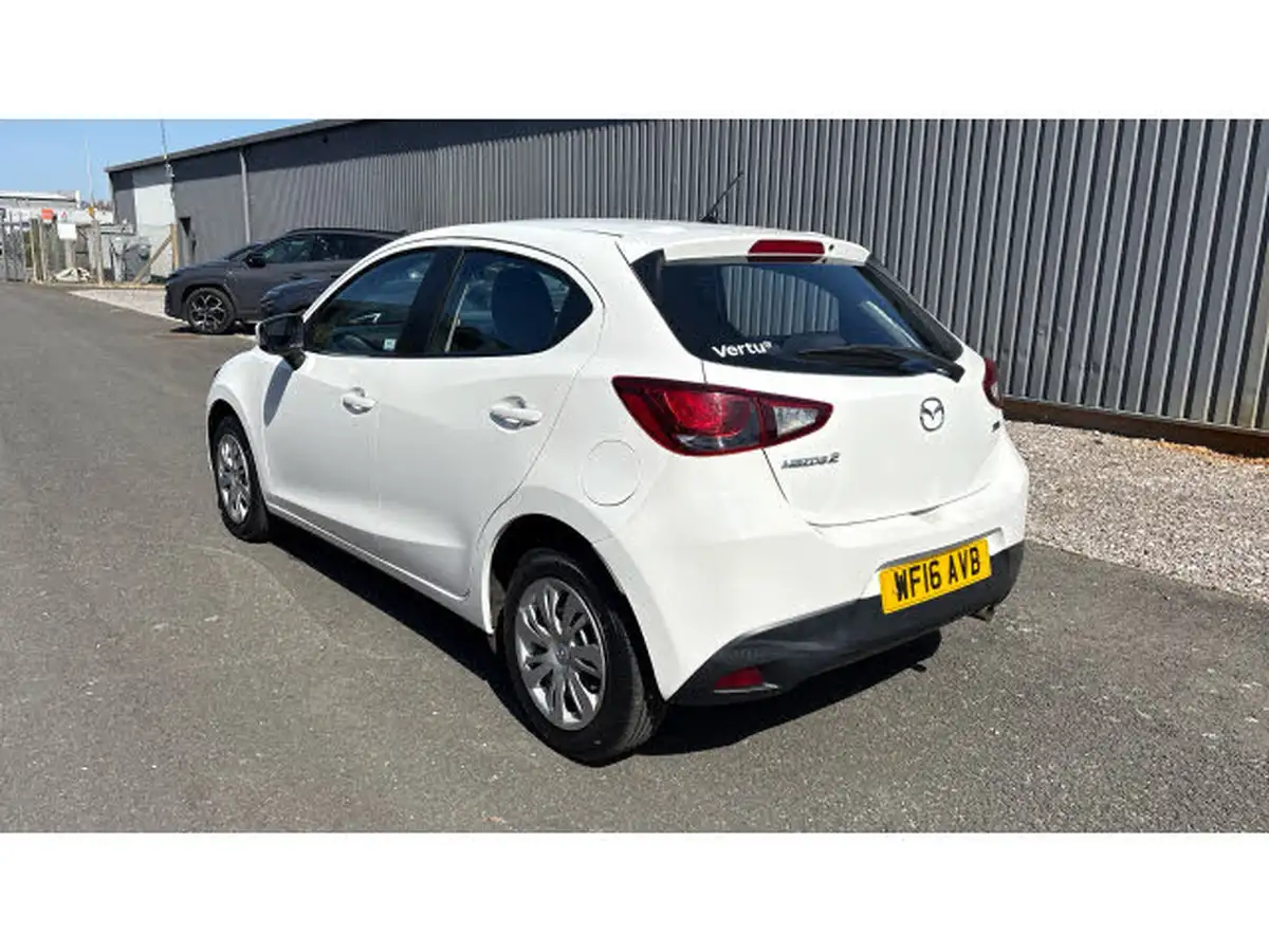 2016-mazda-mazda2-15-se-big-31