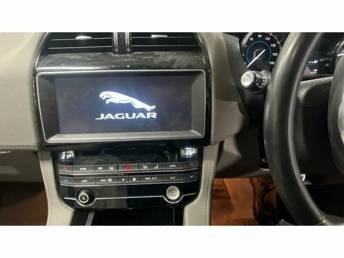 2019-jaguar-f-pace-20-i4d-portfolio-180ps-ss-auto-big-4