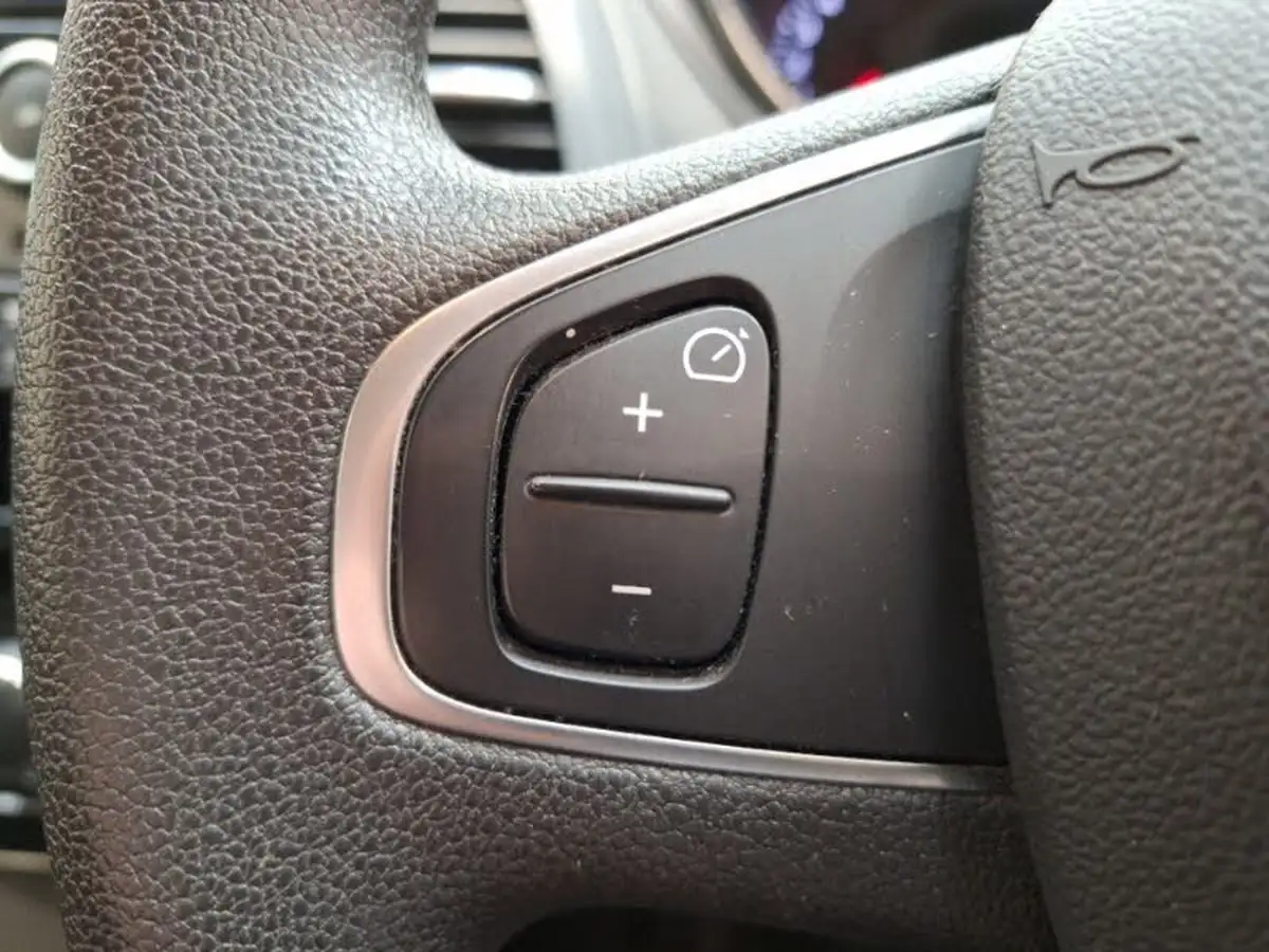 2019-renault-captur-09-tce-play-big-14