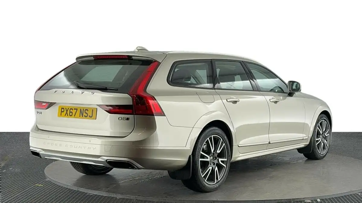 2017-volvo-v90-20td-d5-cross-country-pro-big-3