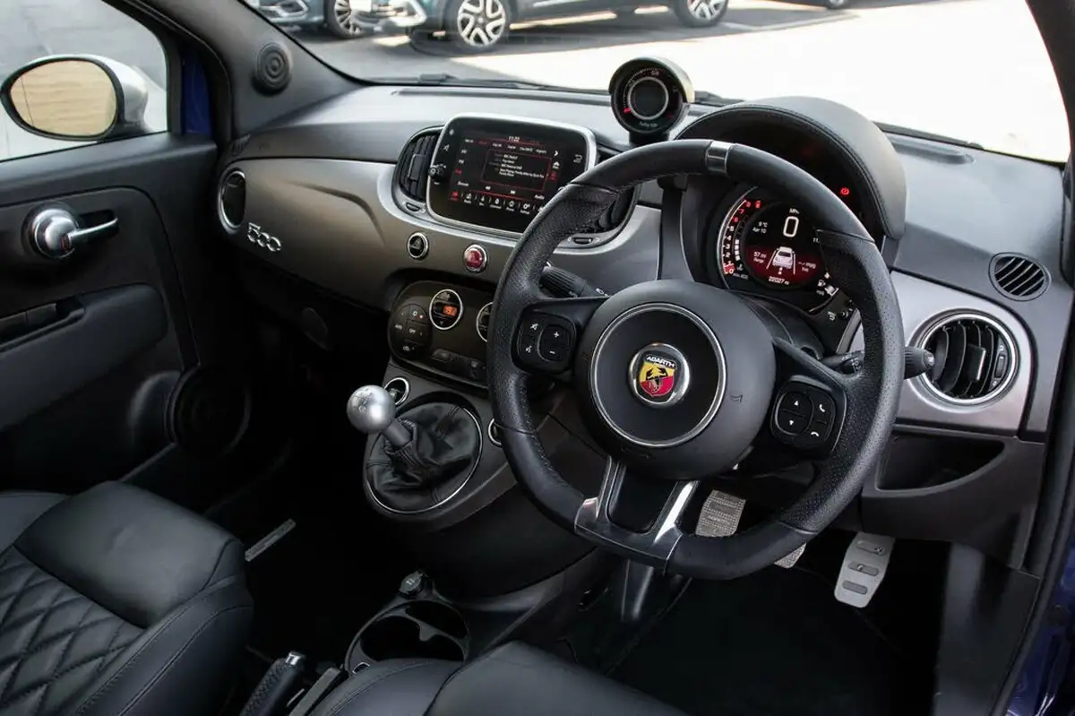 2021-abarth-595-14-tjet-turismo-big-4