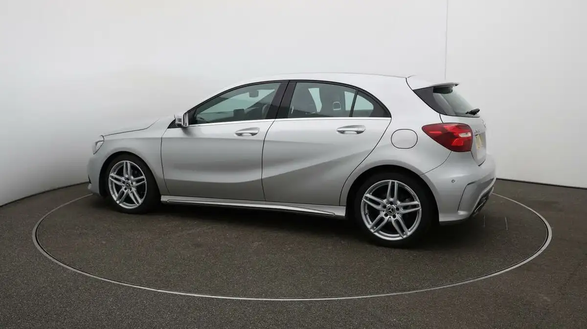 2018-mercedes-benz-a-class-16-a180-amg-line-premiumss-big-36