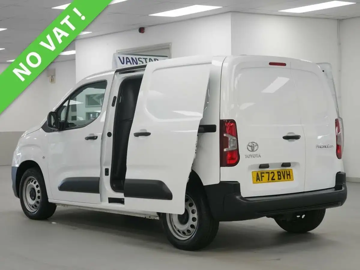 2022-toyota-proace-city-15d-active-big-16