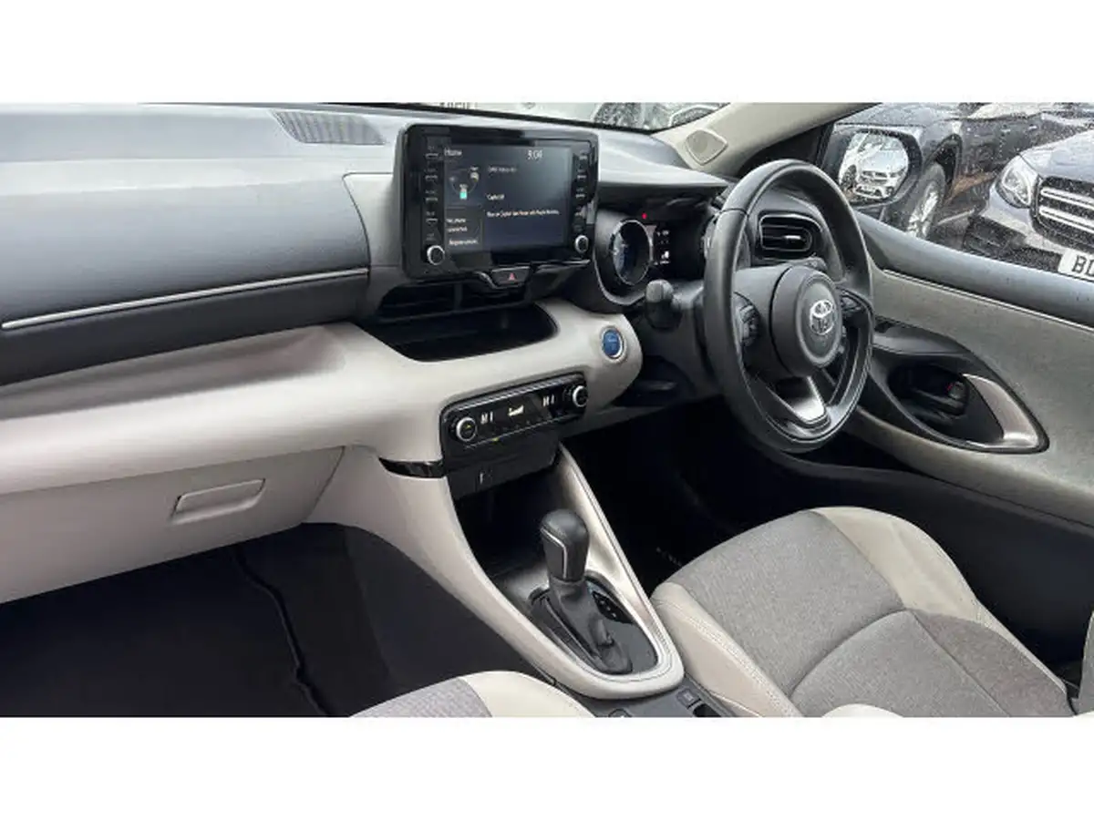 2022-toyota-yaris-15-vvt-i-excel-big-8