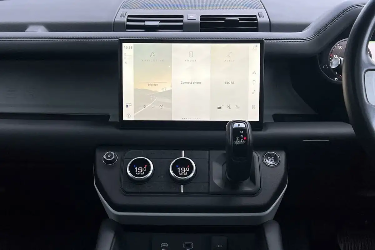 2023-land-rover-110-defender-30-d300-x-dynamic-hse-big-43