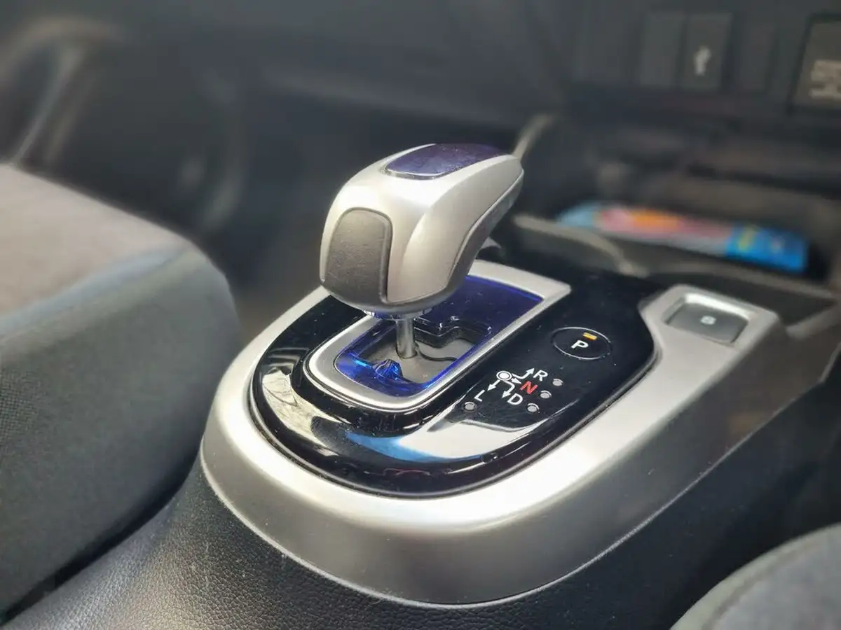2014-honda-fit-hybrid-big-26