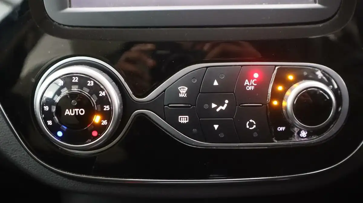 2019-renault-captur-09-tce-iconic-big-12