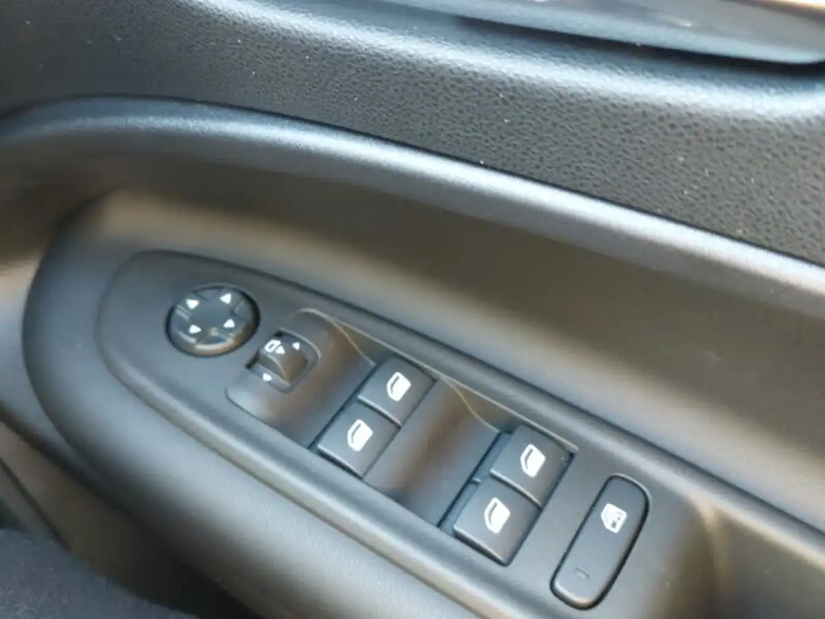 2025-jeep-avenger-12-gse-summit-big-11