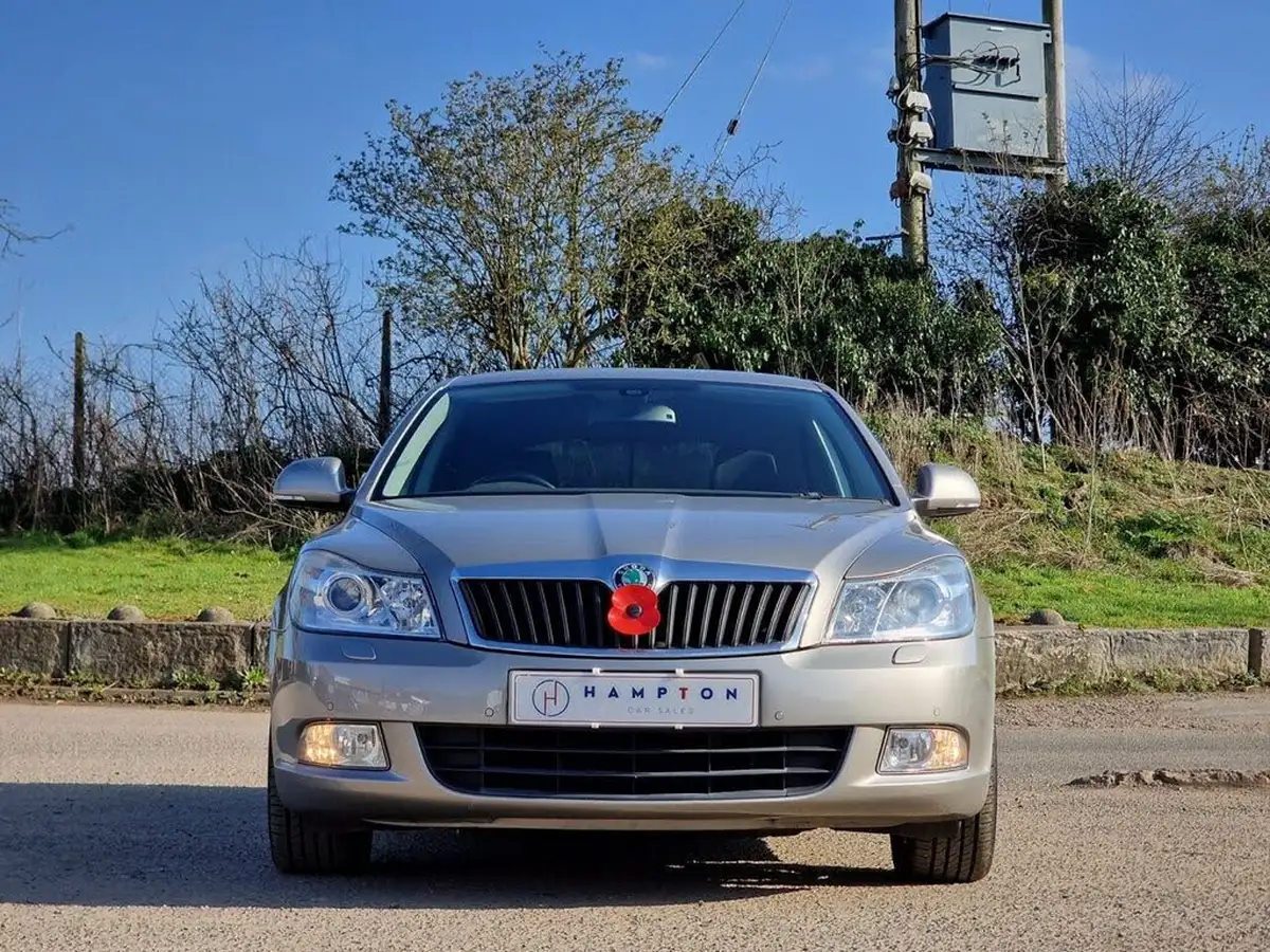2011-skoda-octavia-16td-elegance-105ps-hatchback-dsg-big-1