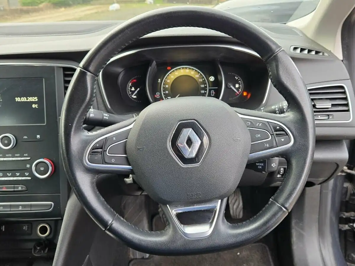 2016-renault-megane-12-tce-dynamique-nav-130bhp-hatchback-5d-big-9
