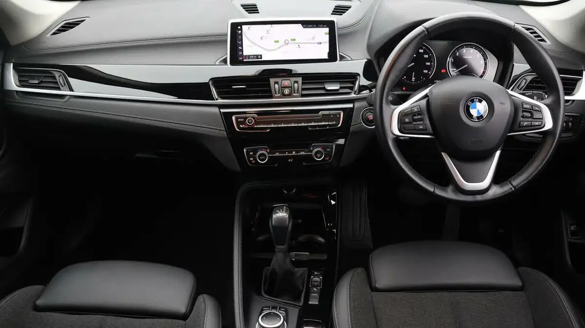 2021-bmw-x1-15-xdrive-25e-phev-sport-big-12