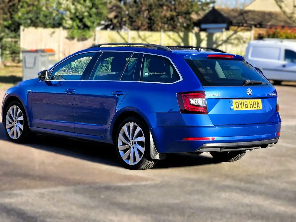 2018-skoda-octavia-20tdi-laurin-klement-estate-dsg-big-5