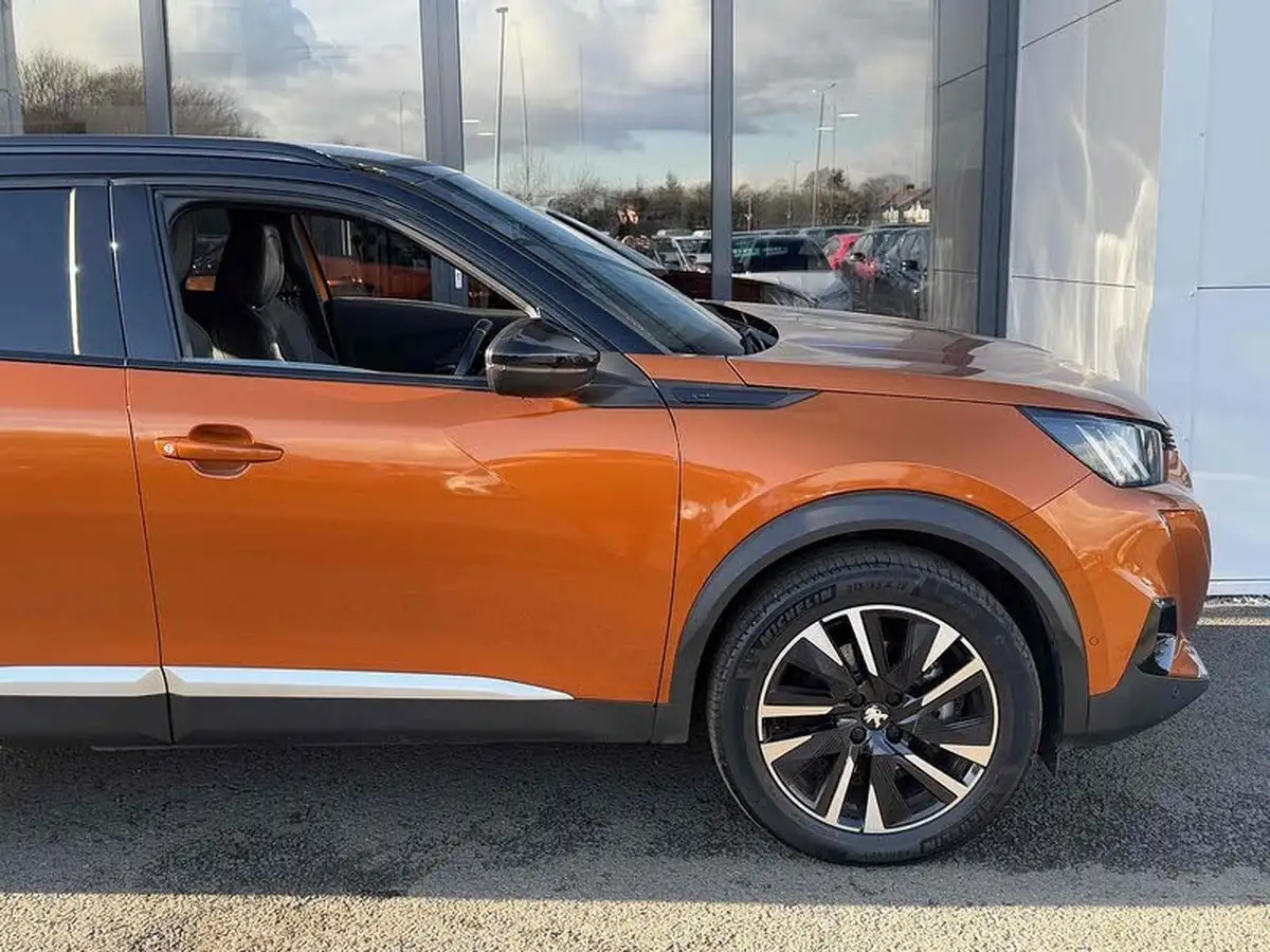 2020-peugeot-2008-suv-e-gt-big-6