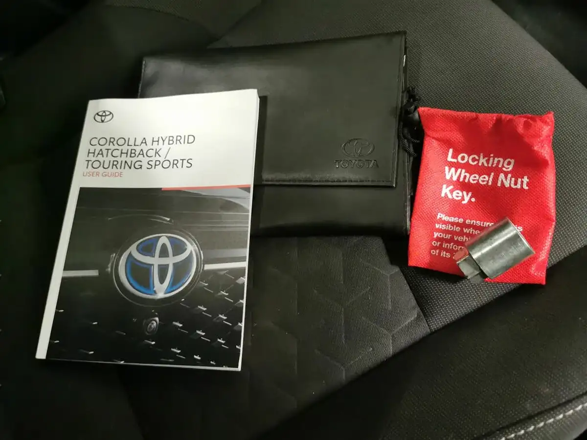 2021-toyota-corolla-18-vvt-i-icon-tech-spare-wheel-touring-sports-5d-big-28