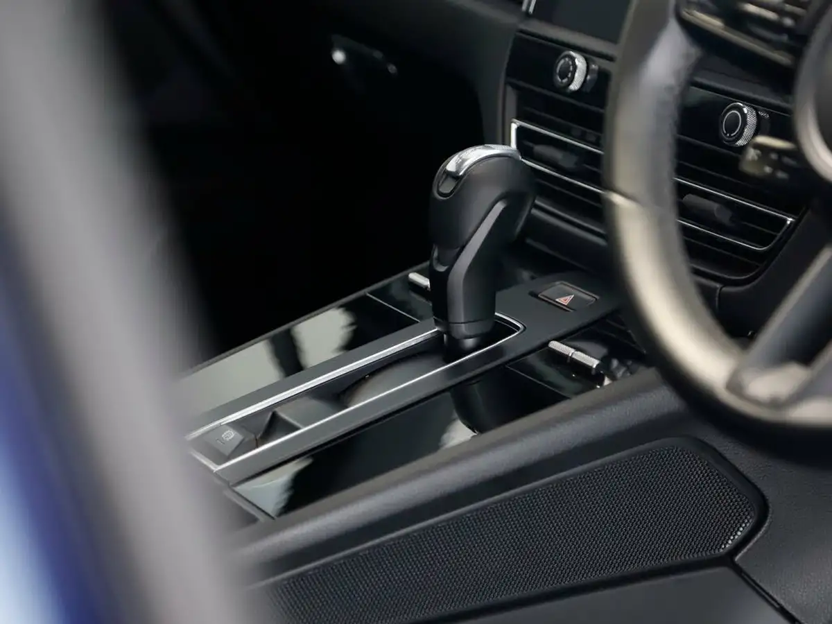 2023-porsche-macan-20-big-18