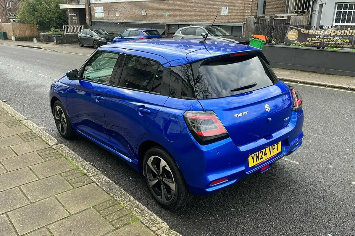 2024-suzuki-swift-12-ultra-cvt-big-1
