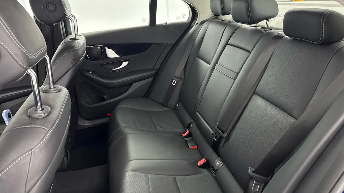 2018-mercedes-benz-c-class-16d-c200d-se-executive-edition-saloon-4d-big-13