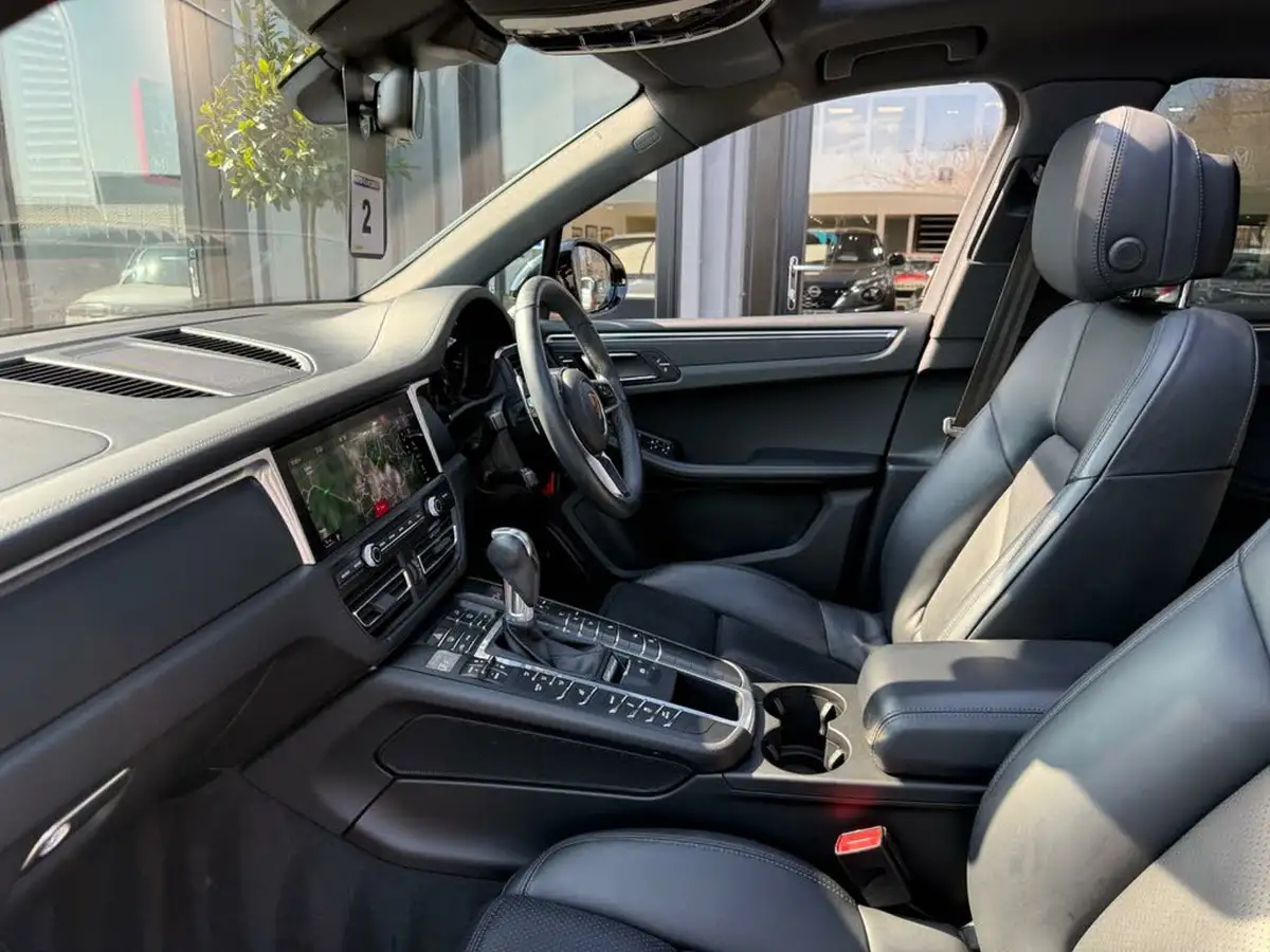 2018-porsche-macan-big-30