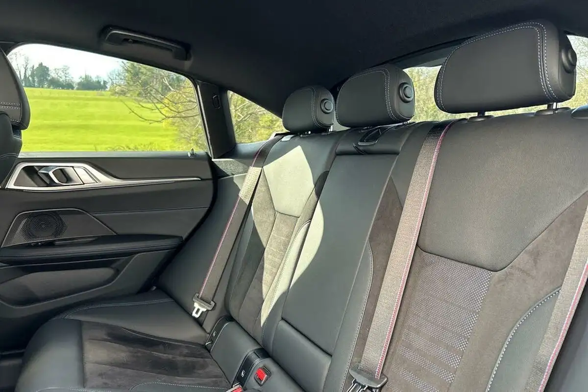 2023-bmw-i4-e-edrive40-m-sport-big-33