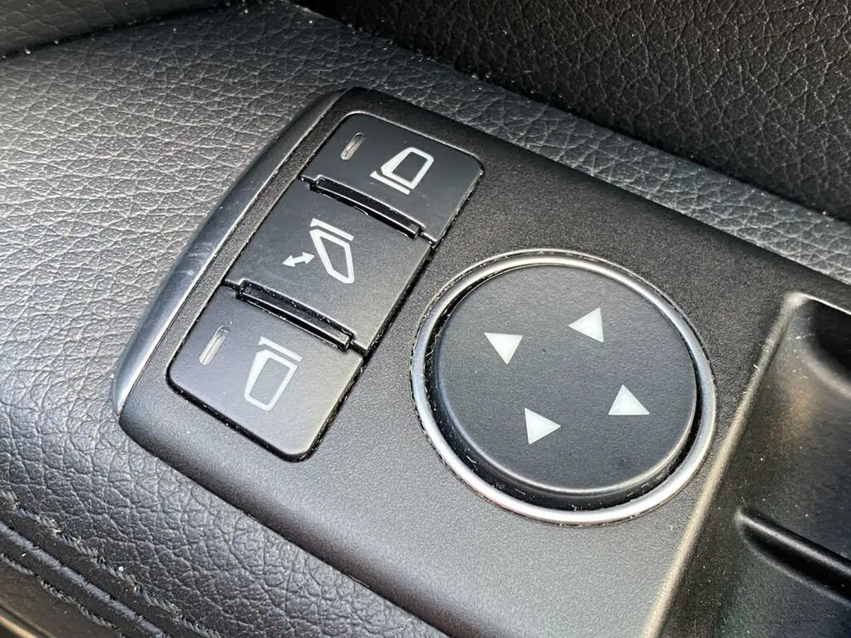 2013-mercedes-benz-e-class-21td-e220-cdi-se-21cdi-170bhp-saloon-4d-7g-tronic-plus-big-53