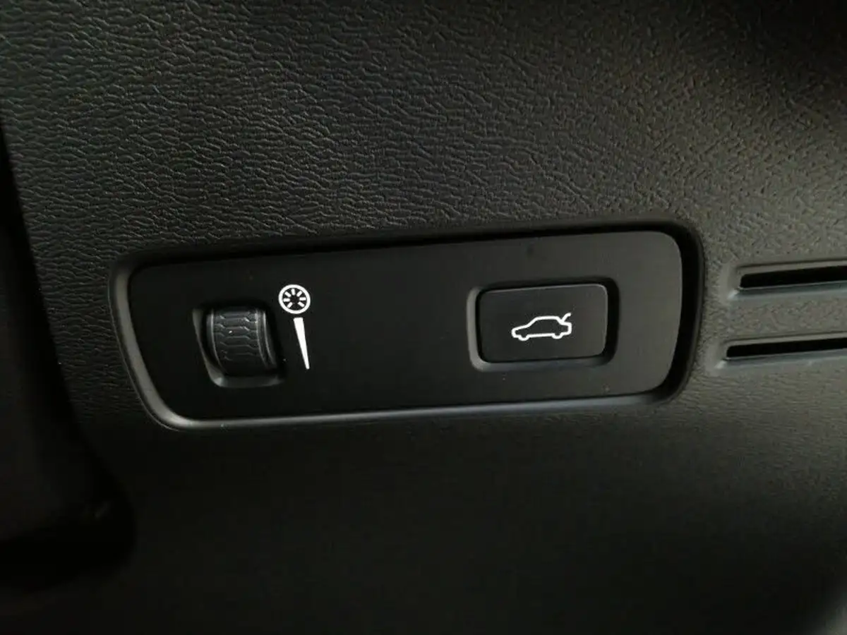 2021-volvo-xc40-20-b4-r-design-194bhp-auto-big-16