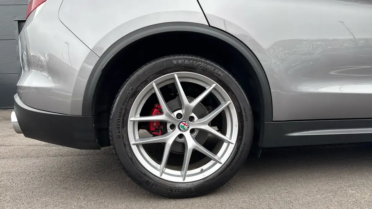 2017-alfa-romeo-stelvio-22td-milano-big-15