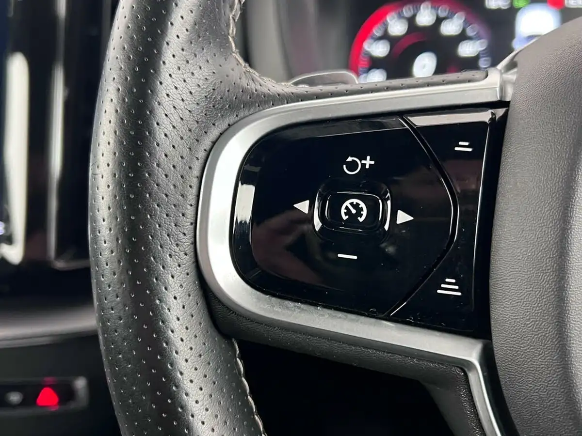 2019-volvo-xc60-20td-d4-r-design-4x4-ss-geartronic-big-19