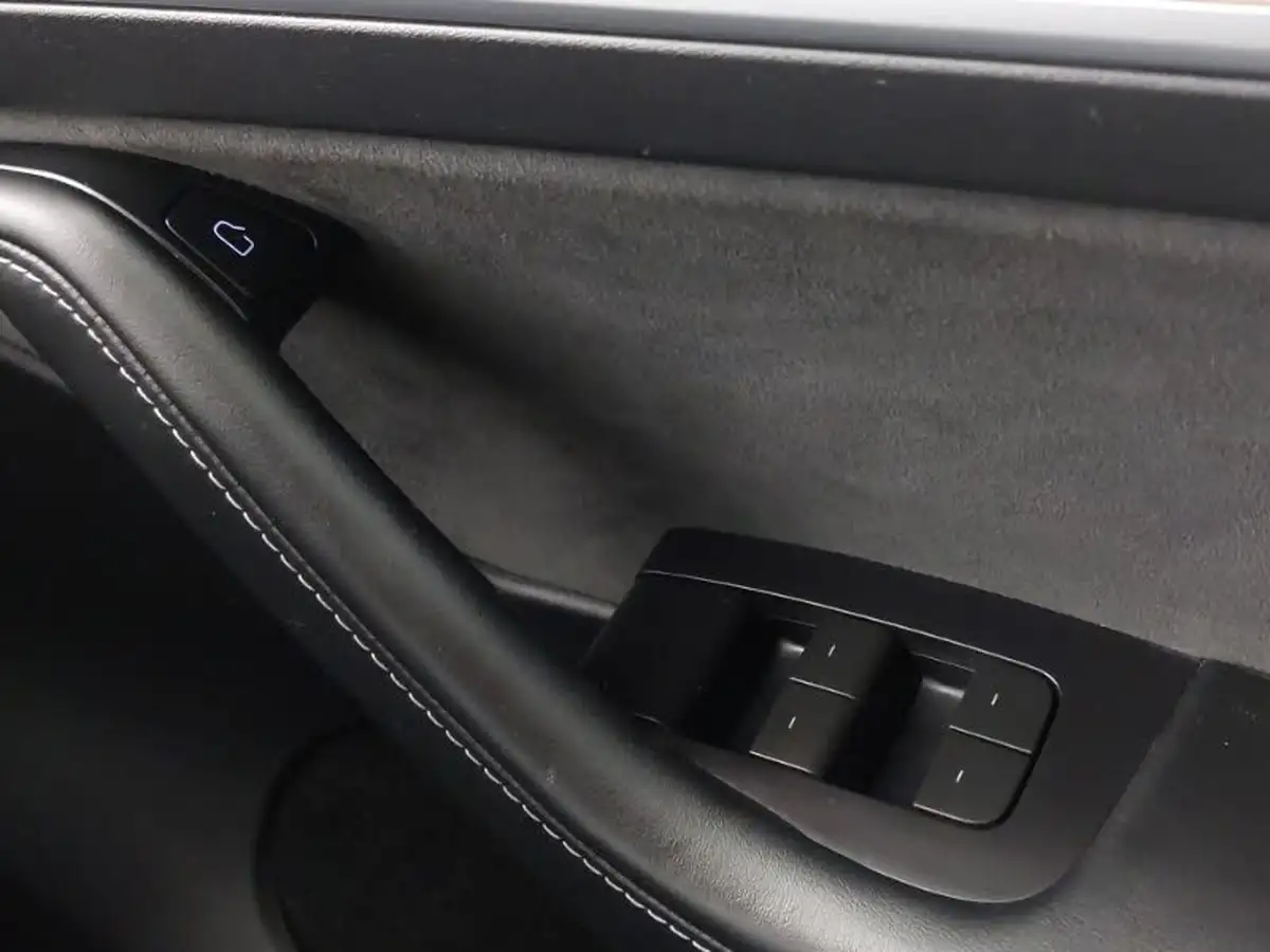 2022-tesla-model-y-e-rwd-big-17