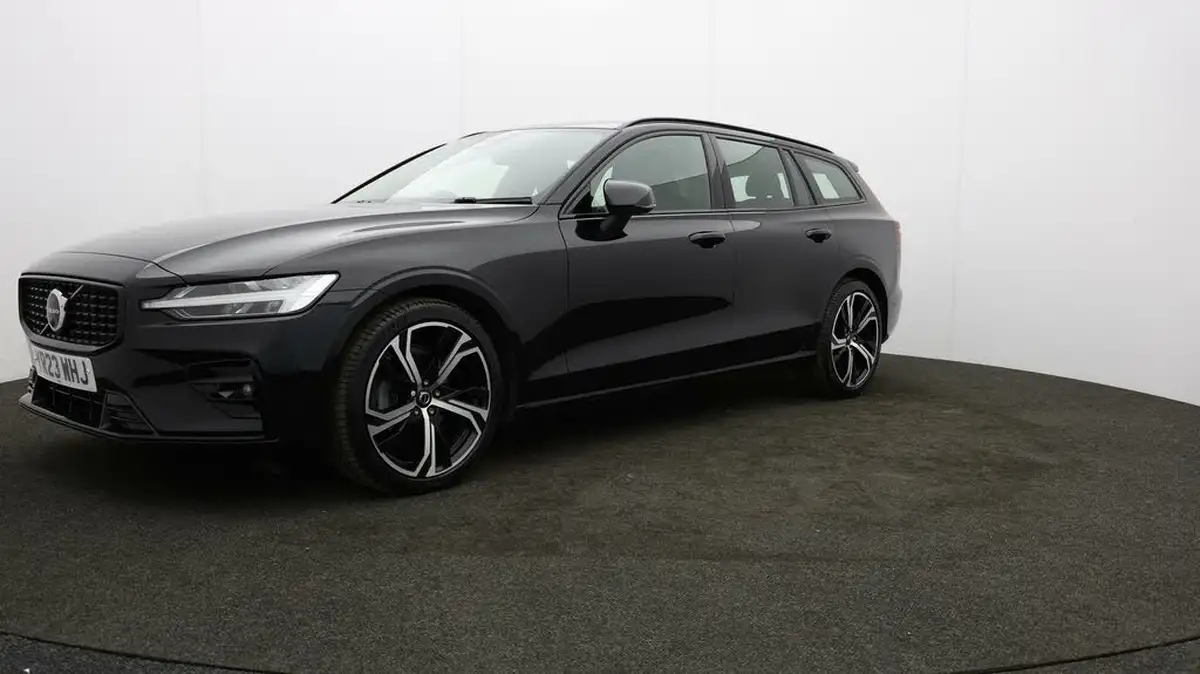 2023-volvo-v60-20-b3-plus-station-wagon-big-2