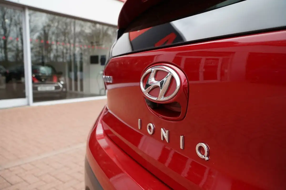 2022-hyundai-ioniq-e-premium-se-electric-big-61