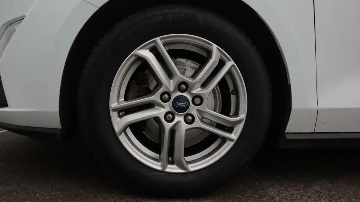 2020-ford-focus-15-zetec-120ps-estate-big-18