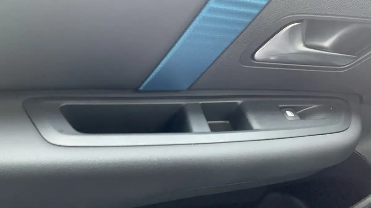 2022-citroen-c4-e-c-series-edition-big-40