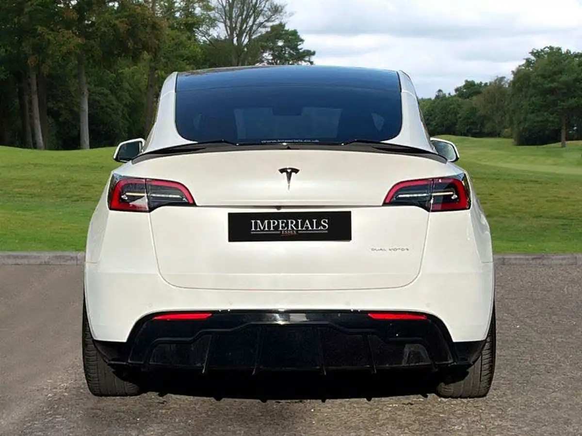 2022-tesla-model-y-e-long-range-big-9