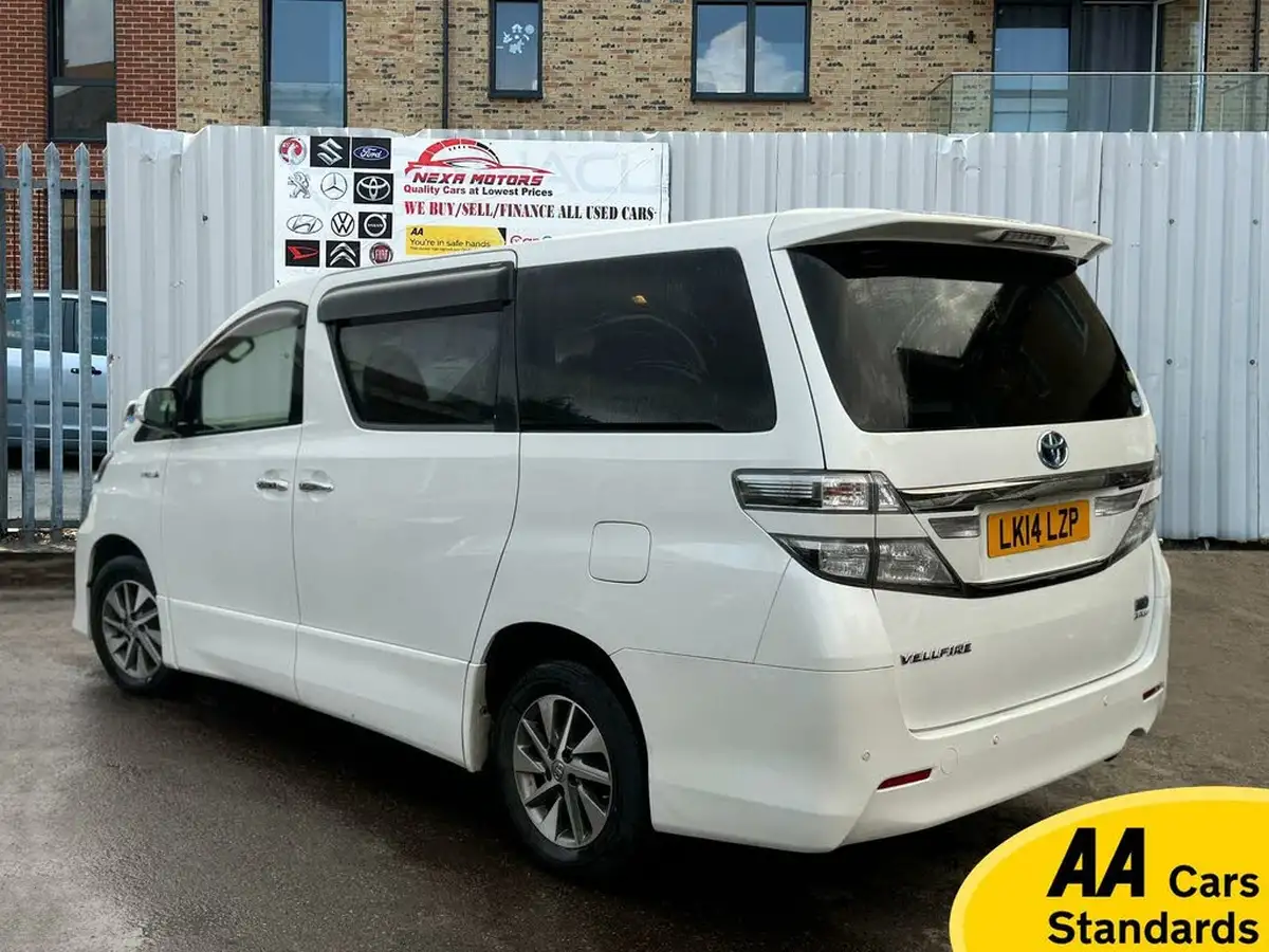 2014-toyota-vellfire-25-hybrid-e-four-big-1