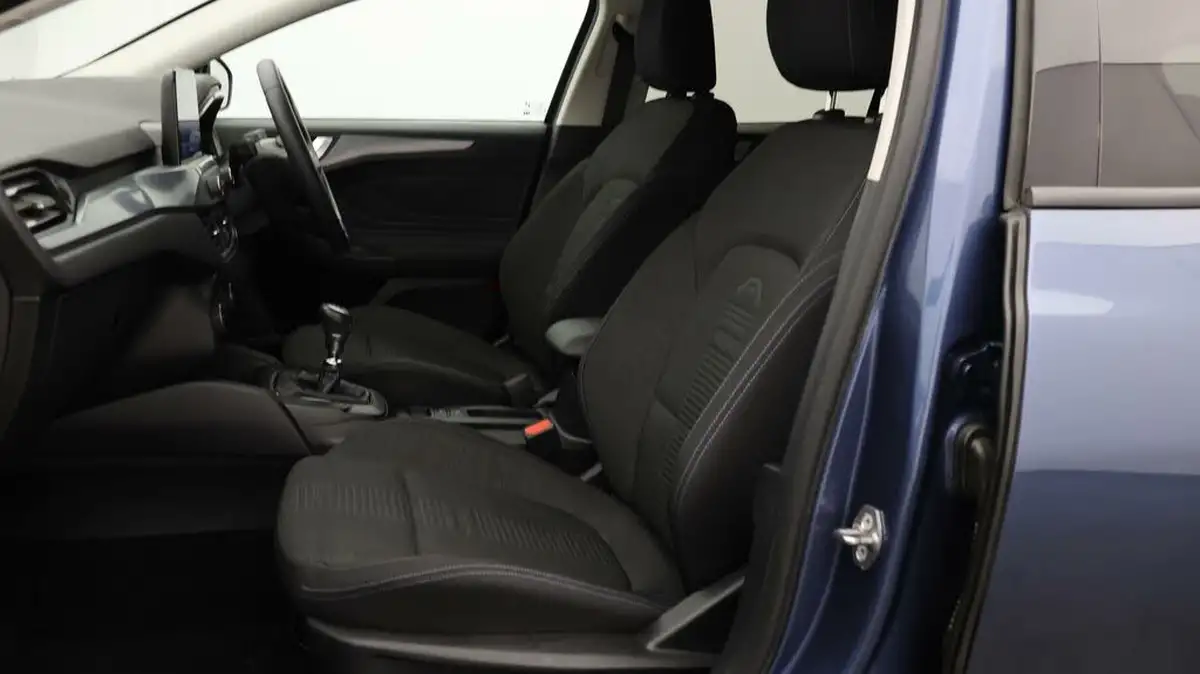 2020-ford-focus-15-active-hatchback-big-14