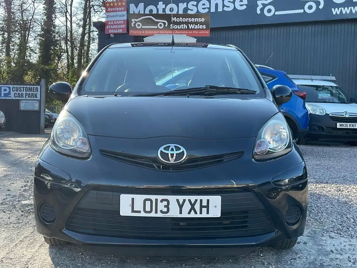 2013-toyota-aygo-10-aygo-ice-5d-big-1