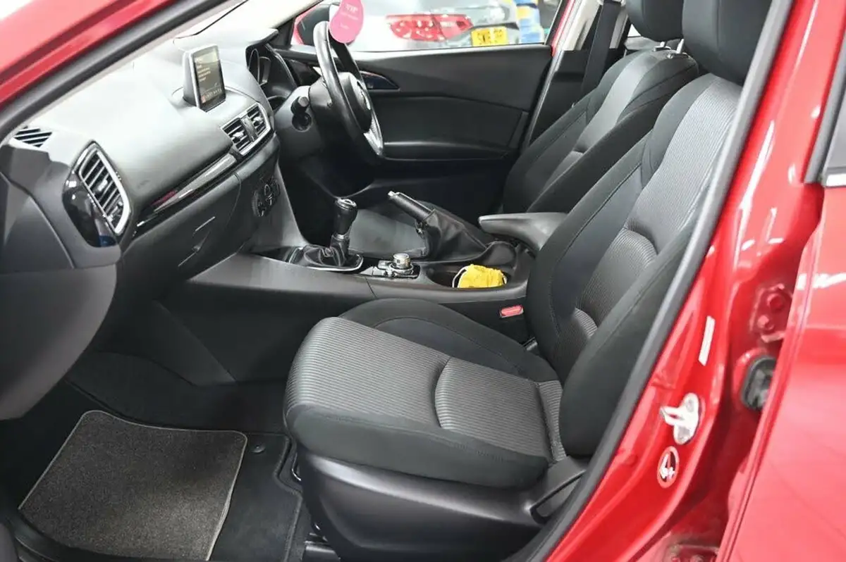 2014-mazda-mazda3-20-se-hatchback-5d-big-13