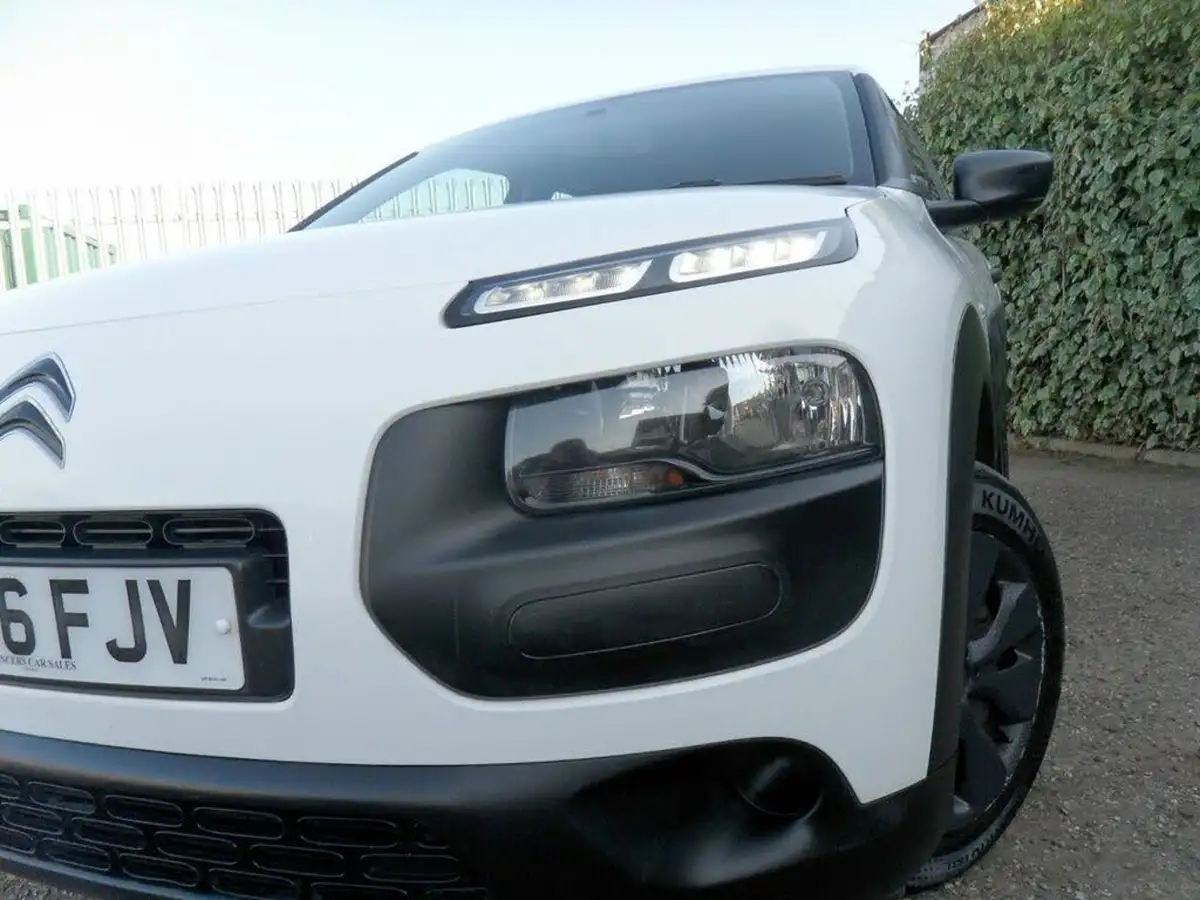 2016-citroen-c4-cactus-12-puretech-touch-big-21