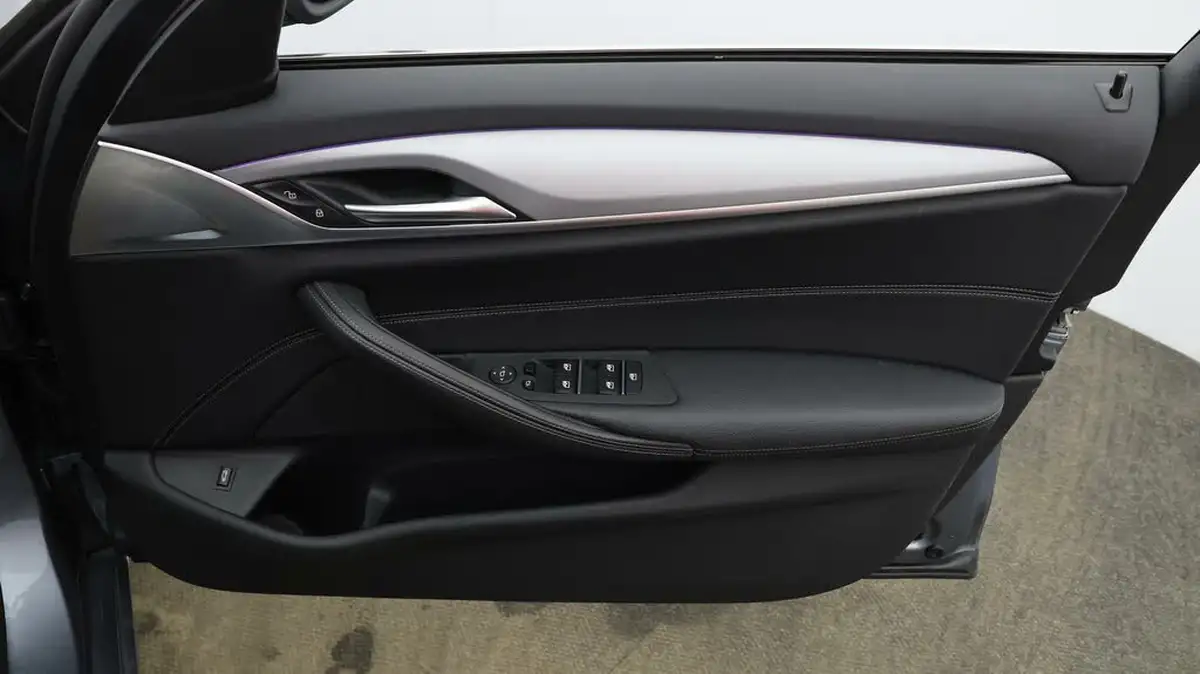 2021-bmw-5-series-20-520i-se-saloon-4d-big-14