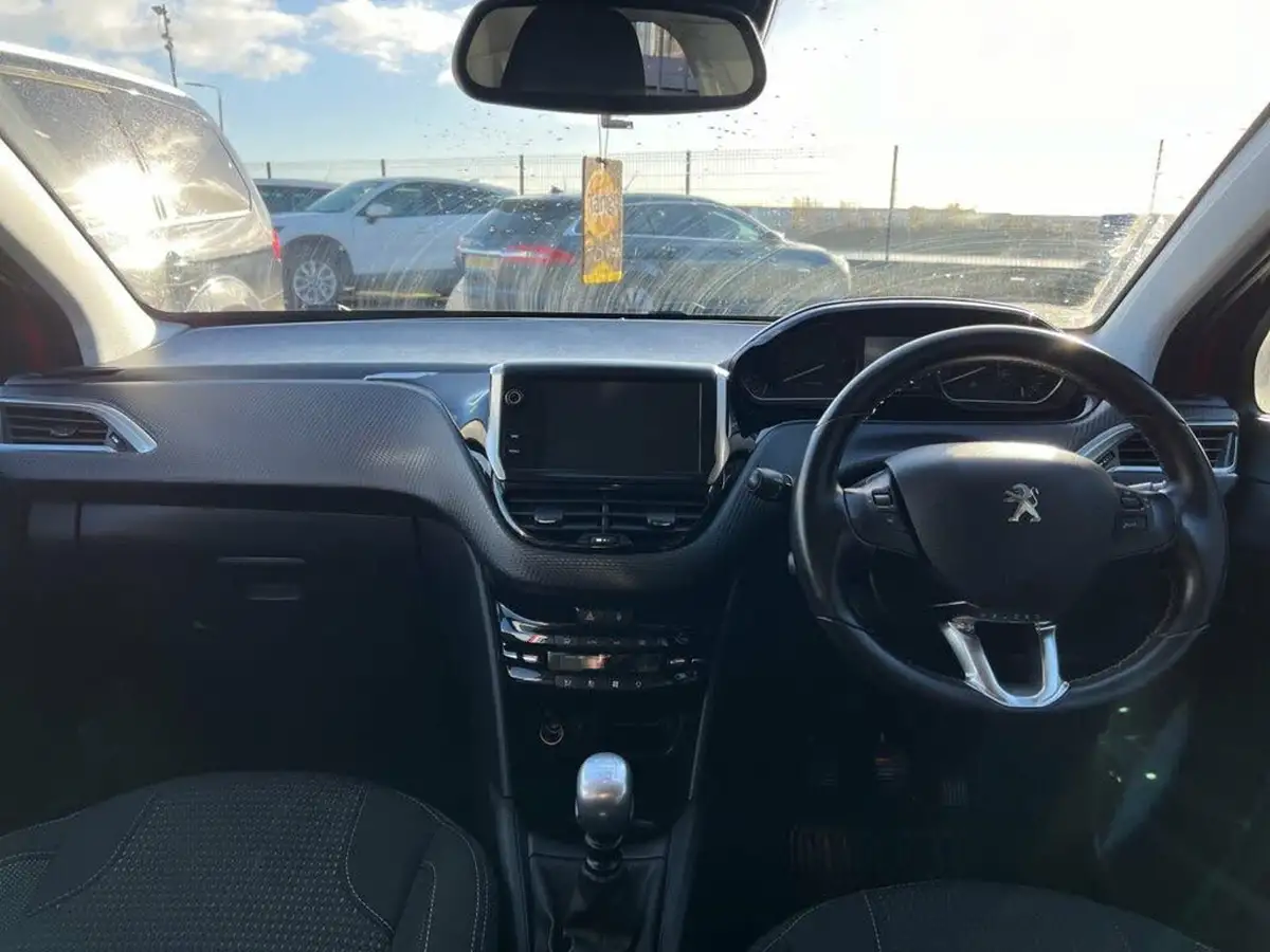 2019-peugeot-208-15-bluehdi-tech-edition-big-18