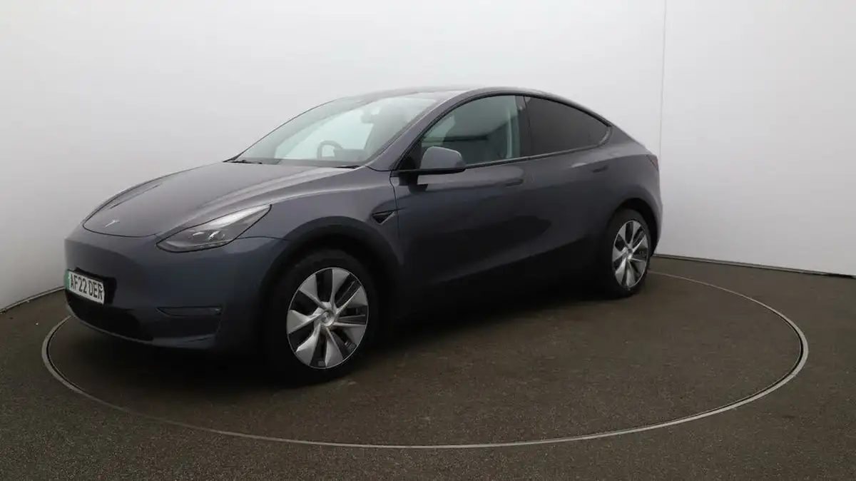 2022-tesla-model-y-e-long-range-big-61