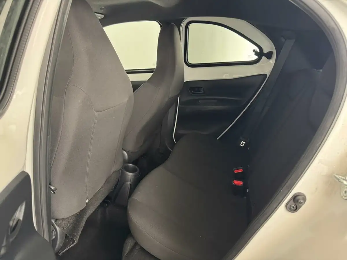 2024-toyota-aygo-x-10-vvt-i-edge-big-8