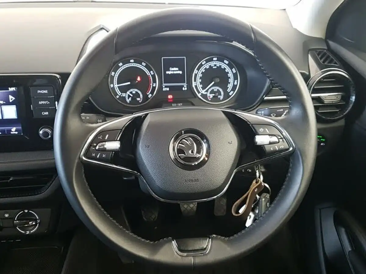 2023-skoda-fabia-10-tsi-se-comfort-110ps-big-9