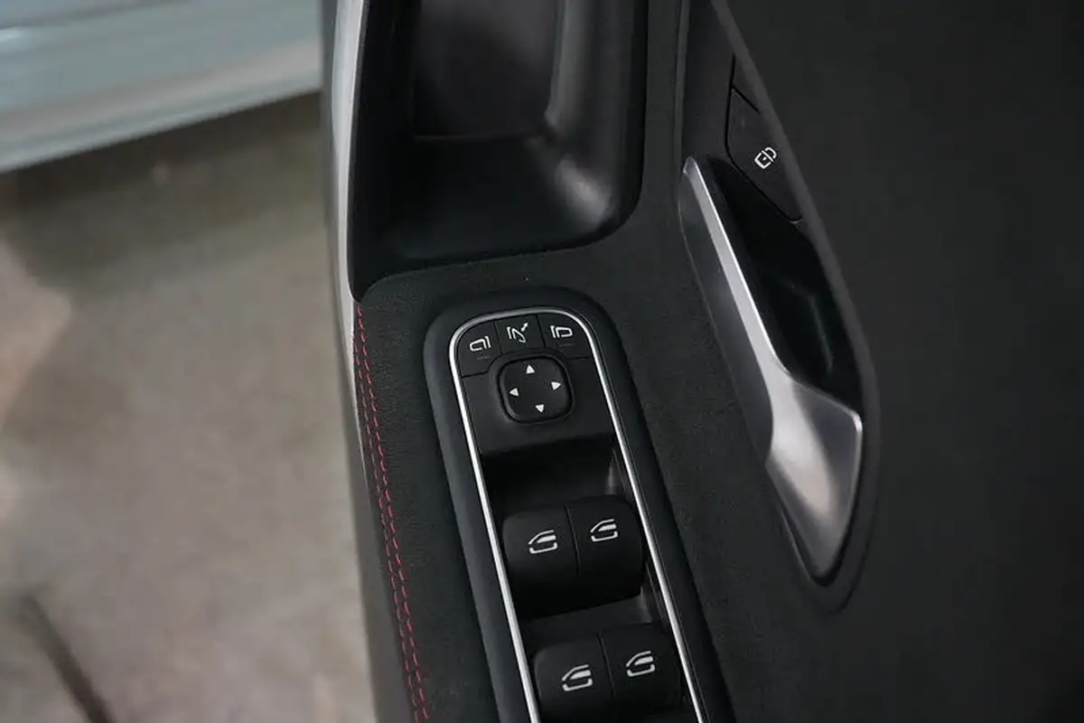 2021-mercedes-benz-a-class-13-a180-amg-line-executive-hatchback-5d-7g-dct-big-24