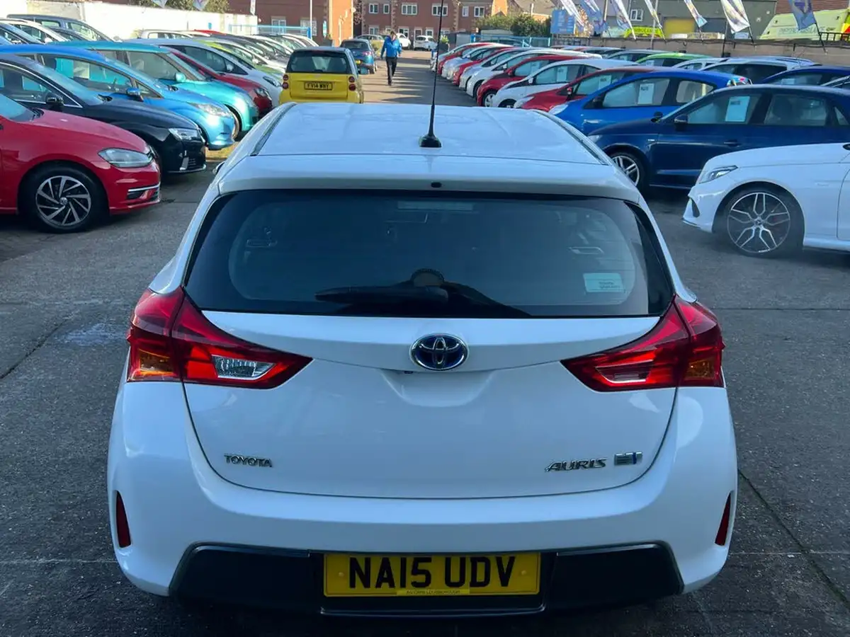 2015-toyota-auris-18-vvt-i-hsd-icon-hatchback-e-cvt-big-40