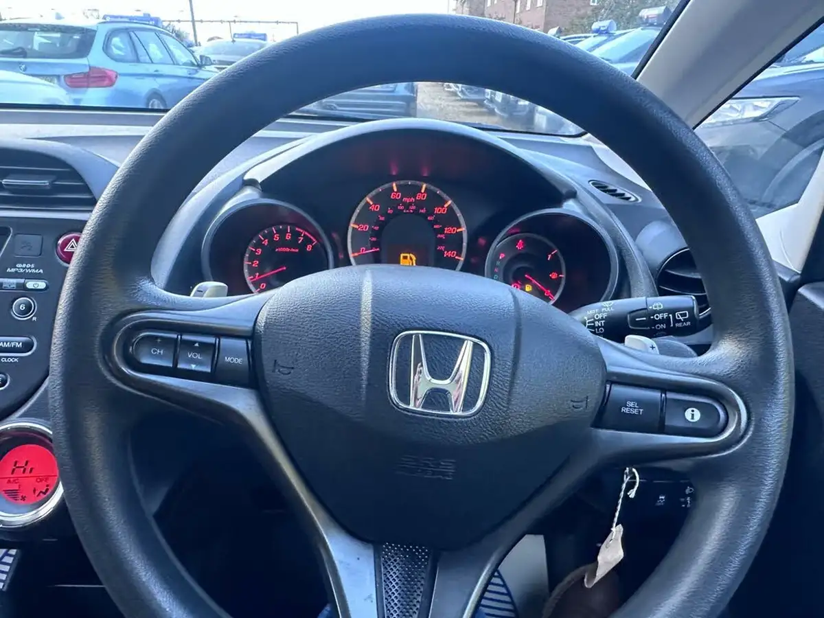 2013-honda-jazz-14-es-cvt-big-20