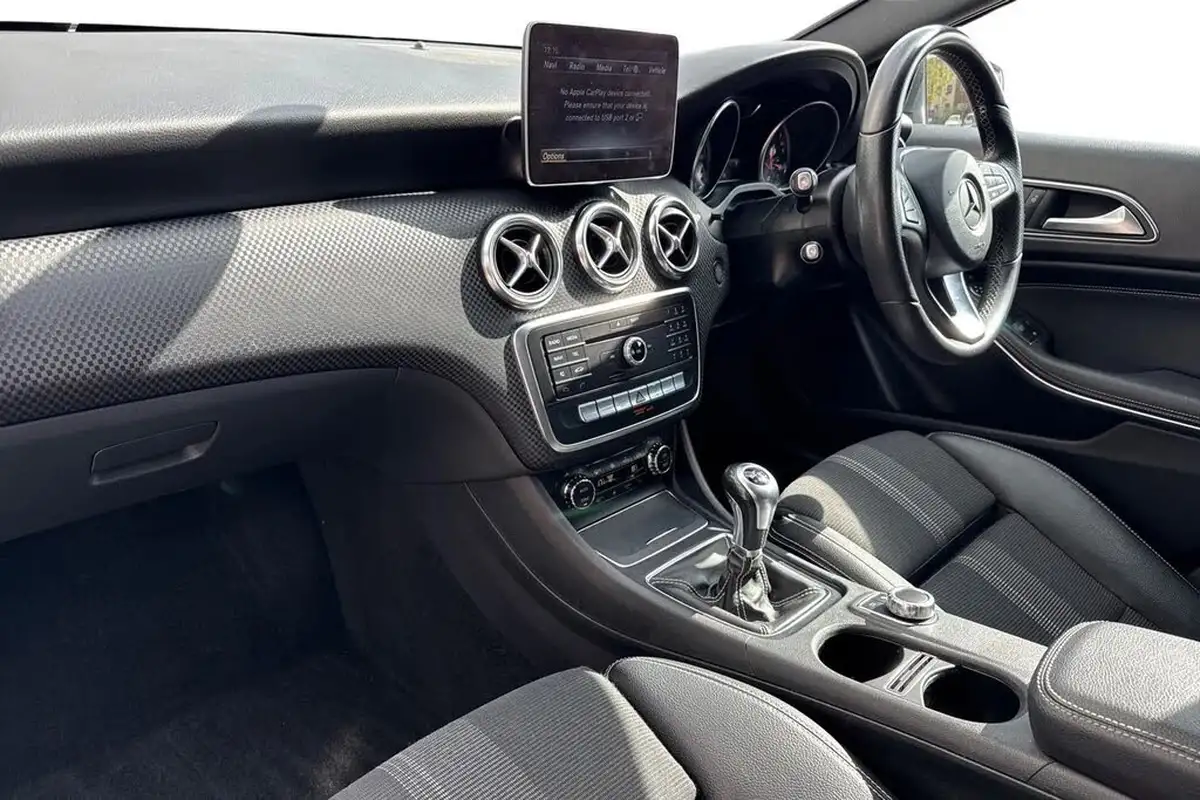 2018-mercedes-benz-a-class-16-a180-sport-edition-ss-big-14